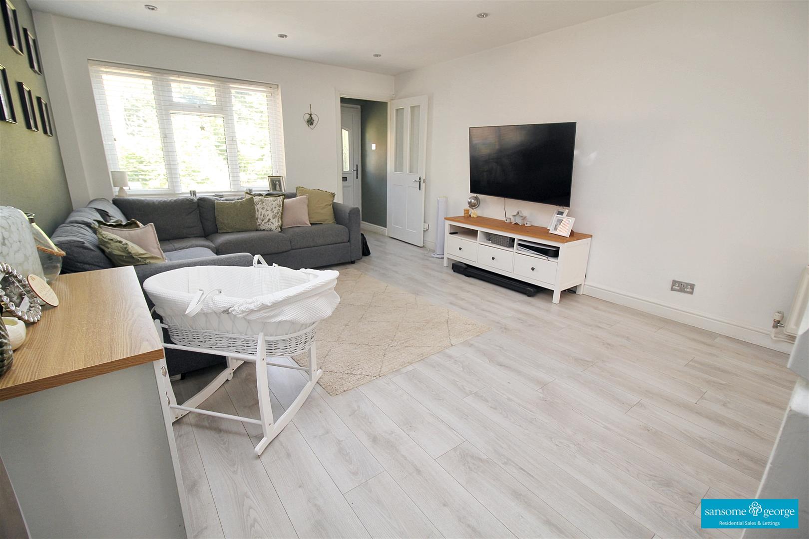 2 bed property in Warbreck Drive, Reading